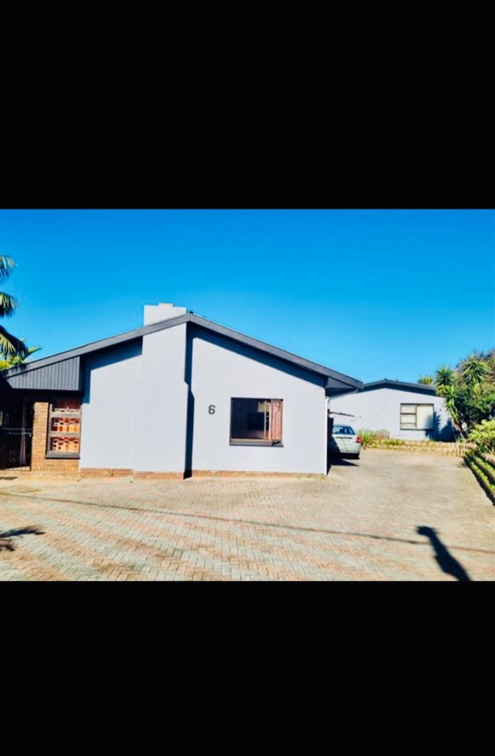6 Bedroom Property for Sale in Gonubie Eastern Cape